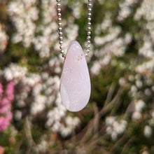 Charger l'image dans la galerie, Greenland Ussingite drop pendant