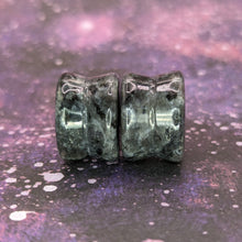 Charger l'image dans la galerie, 17mm Larvikite plugs