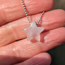 Charger l'image dans la galerie, Rose Quartz star pendant