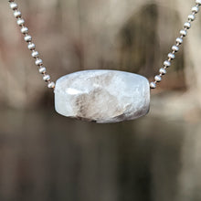 Charger l'image dans la galerie, Moonstone Shiva bead