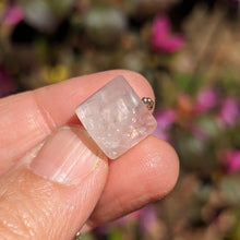 Charger l'image dans la galerie, Morganite rainbows bead