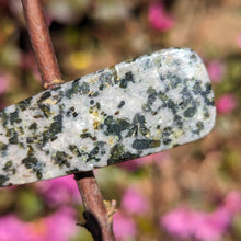 Charger l'image dans la galerie, Olivine in Dolerite hair clip