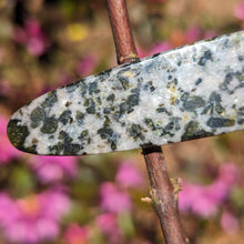 Charger l'image dans la galerie, Olivine in Dolerite hair clip