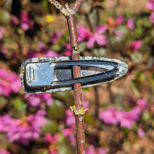 Charger l'image dans la galerie, Olivine in Dolerite hair clip