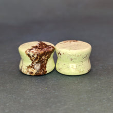 Charger l'image dans la galerie, 9/16" (14mm) Lemon Chrysoprase plugs