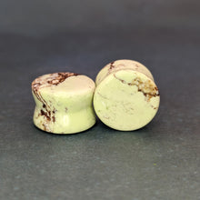 Charger l'image dans la galerie, 9/16" (14mm) Lemon Chrysoprase plugs