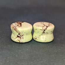 Charger l'image dans la galerie, 9/16" (14mm) Lemon Chrysoprase plugs