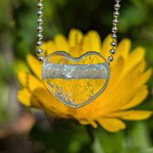 Charger l'image dans la galerie, Topaz heart pendant