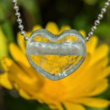 Charger l'image dans la galerie, Topaz heart pendant