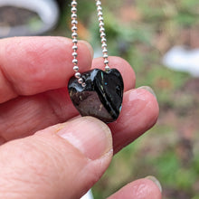 Charger l'image dans la galerie, Genuine Nuummite with rainbow flash pendant