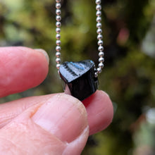 Charger l'image dans la galerie, Genuine Nuummite with blue flash heart pendant