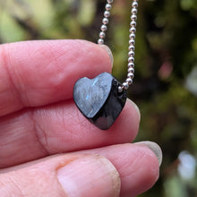 Charger l'image dans la galerie, Genuine Nuummite with blue flash heart pendant
