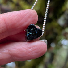 Charger l'image dans la galerie, Genuine Nuummite with blue flash heart pendant