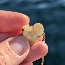 Charger l'image dans la galerie, Hackmanite heart pendant