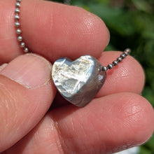 Charger l'image dans la galerie, Black Moonstone small heart pendant