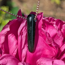 Charger l'image dans la galerie, Hedenbergite polished pendulum pendant