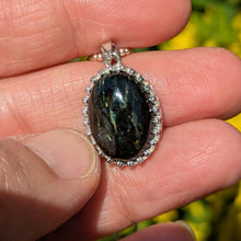 Charger l'image dans la galerie, Nuummite in 925 silver bezel pendant