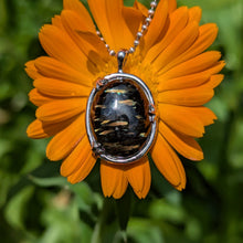 Charger l'image dans la galerie, Nuummite in 925 silver star bezel pendant #2