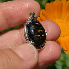 Charger l'image dans la galerie, Nuummite in 925 silver star bezel pendant #2