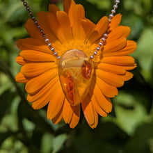 Charger l'image dans la galerie, Amber teardrop pendulum pendant