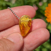 Charger l'image dans la galerie, Amber teardrop pendulum pendant