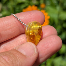 Charger l'image dans la galerie, Amber teardrop pendulum pendant