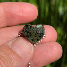Charger l'image dans la galerie, Epoidote Druzy heart pendant