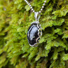 Ladda upp bild till gallerivisning, Nuummite in 925 silver bezel pendant #2