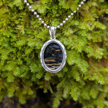 Ladda upp bild till gallerivisning, Nuummite in 925 silver bezel pendant #2