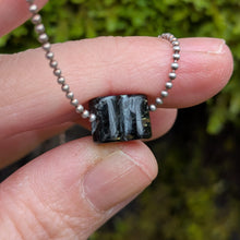 Ladda upp bild till gallerivisning, Nuummite heart