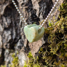 Ladda upp bild till gallerivisning, Chrysoprase heart pendant