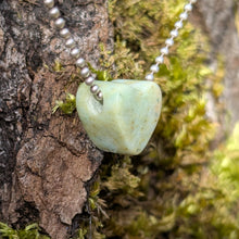 Ladda upp bild till gallerivisning, Chrysoprase heart pendant