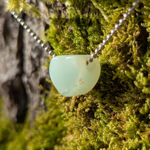 Ladda upp bild till gallerivisning, Chrysoprase heart pendant