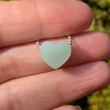 Ladda upp bild till gallerivisning, Chrysoprase heart pendant