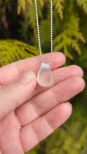 Charger et lire la vidéo dans la visionneuse de la Galerie, Rose Quartz raindrop pendant