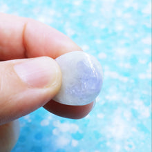 Charger l'image dans la galerie, Hackmanite teardrop cabochon