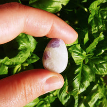 Charger l'image dans la galerie, Hackmanite teardrop cabochon