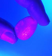 Charger l'image dans la galerie, Hackmanite teardrop cabochon