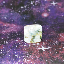 Charger l'image dans la galerie, Tugtupite square cabochon