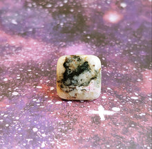 Charger l'image dans la galerie, Tugtupite square cabochon