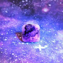 Charger l'image dans la galerie, Tugtupite square cabochon