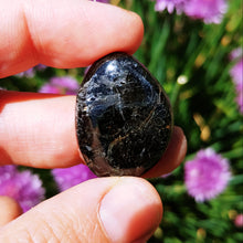 Charger l'image dans la galerie, Nuummite freeform cabochon