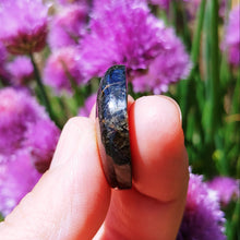 Charger l'image dans la galerie, Nuummite freeform cabochon