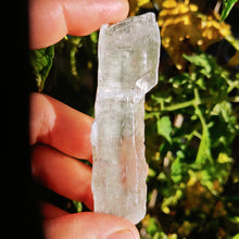 Ladda upp bild till gallerivisning, Hiddenite wand