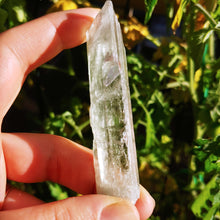 Ladda upp bild till gallerivisning, Hiddenite wand