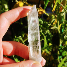 Ladda upp bild till gallerivisning, Hiddenite wand