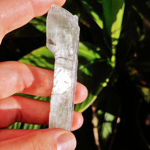 Ladda upp bild till gallerivisning, Hiddenite wand