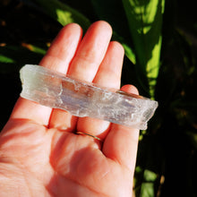 Ladda upp bild till gallerivisning, Hiddenite wand