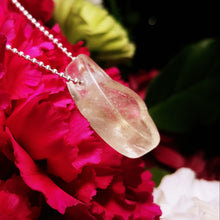 Charger l'image dans la galerie, Libyan Desert Glass pendant