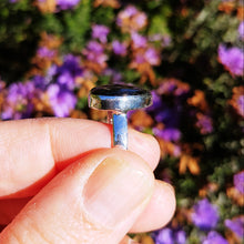 Load image into Gallery viewer, Nuummite heart ring in sterling silver size 7